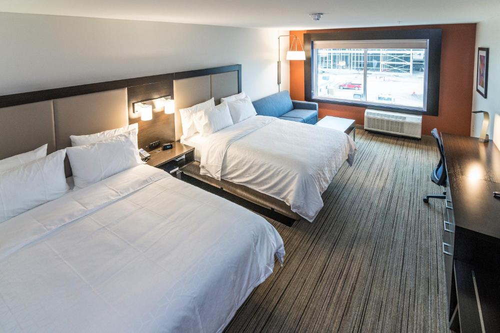 Suite with Two Beds - Non-Smoking interior