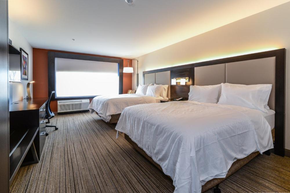 Standard Queen Room with Two Queen Beds interior
